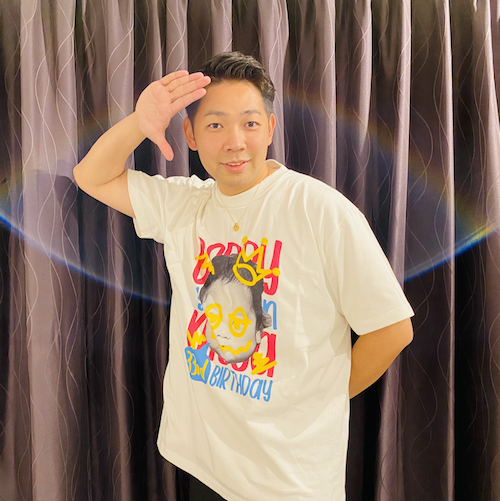 タマコの息子が33歳になる記念Tシャツ(缶バッジ付き)